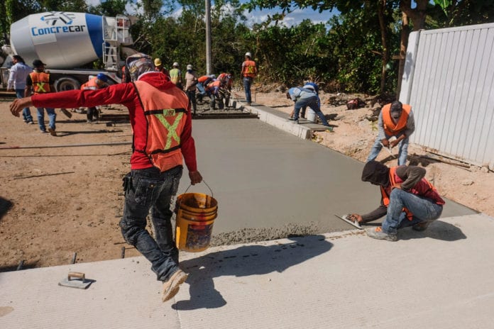 El gobierno municipal de Benito Juárez trabaja para darle vida a la zona turística de la subdelegación de Puerto Juárez con una importante inversión en obra pública.