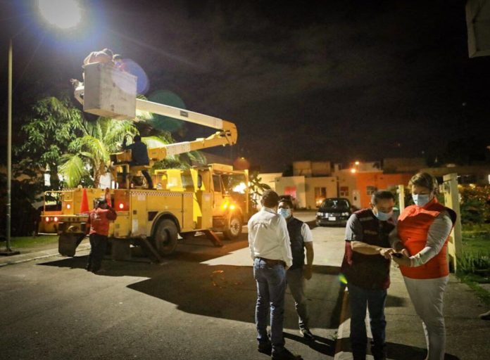 Se repararon las luminarias del fraccionamiento Palmas 2 de Playa del Carmen, gracias al programa Iluminando Solidaridad