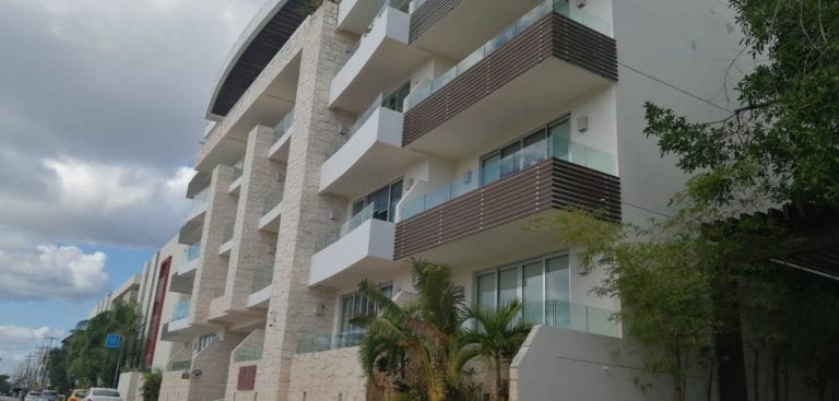 Un caso de abuso sexual se registró en los condominios “L Condos” con saldo de un hombre detenido.