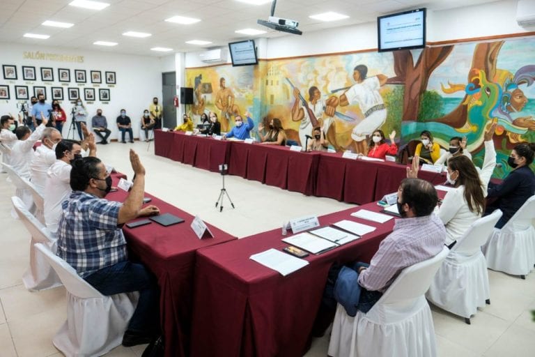 Durante la Vigésima Segunda Sesión Extraordinaria, el Cabildo de Benito Juárez aprobó por unanimidad de votos el Presupuesto de Egresos para el Ejercicio Fiscal 2021, por cuatro mil 10 millones 395 mil 121 pesos, para atender las necesidades más importantes de la población.