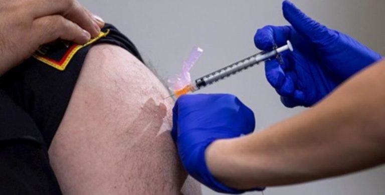 La vacuna para el Covid-19 ya comienza a ofrecerse en el mercado negro; podría tratarse de una estafa