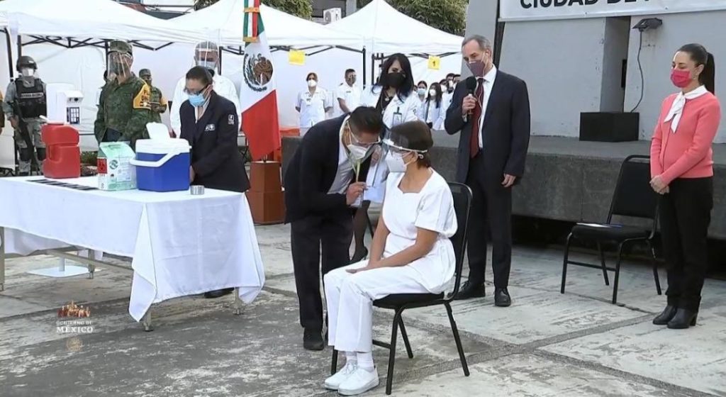 Es una enfermera la primera persona en recibir la vacuna contra el Covid-19 en nuestro país; mira el histórico momento