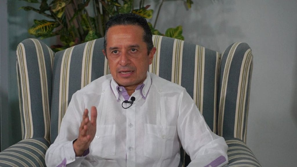 El gobernador Carlos Joaquín recalcó que se han instalado filtros sanitarios en las terminales de autobuses de los municipios de Othón P. Blanco, Felipe Carrillo Puerto, Tulum, Solidaridad y Benito Juárez para verificar el correcto uso del cubrebocas, la aplicación de gel antibacterial y la desinfección de las áreas.