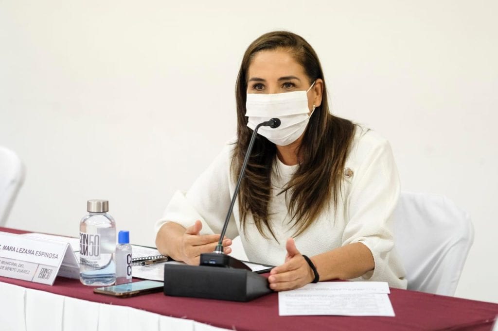 La Primera Autoridad Municipal recordó que la Ley de Asentamientos Humanos y el Código Penal prohíben que se comercialicen estos lotes residenciales que no cuentan con permisos municipales y estatales, por lo que procedió la imposición de sellos de clausura, que aunque en muchas ocasiones fueron violados y retirados, fueron colocados nuevamente debido a que se promovieron juicios de amparo que perdieron los demandantes.