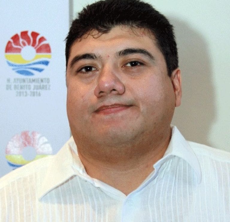 El secretario de Desarrollo Urbano de Benito Juárez, Rolando Melo Novelo, fue denunciado por expedir una licencia de construcción al hotel Riviera Cancún de Riu, que no posee autorizaciones federales.