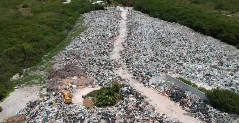 Así se veía antes el basurero en Holbox
