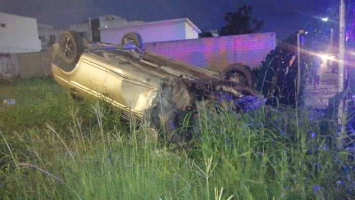 Una volcadura se registró esta noche en el cruce de las avenidas Constituyentes con Flor de Canto.