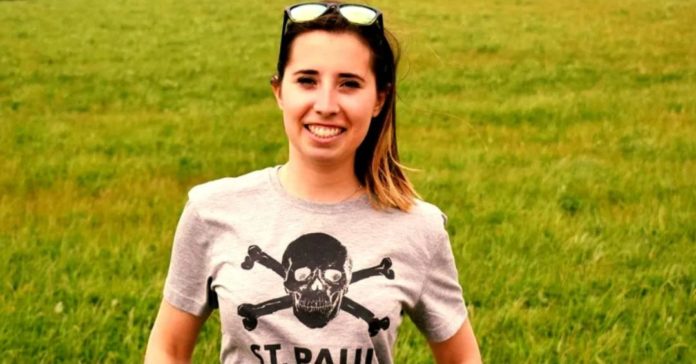 Una recepcionista fue asesinada a golpes en el hotel donde trabajaba; este crimen ha conmocionado a la Unión Europea