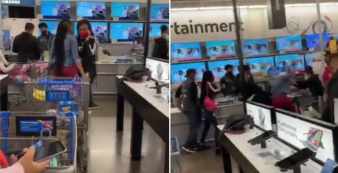 Dos mujeres se agarran a golpes en un supermercado y todo por querer llevarse una consola de PS5; mira las imágenes del lamentable suceso