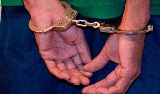 Detienen a abuelos que asesinan y queman a su nieto por ‘sus gritos’