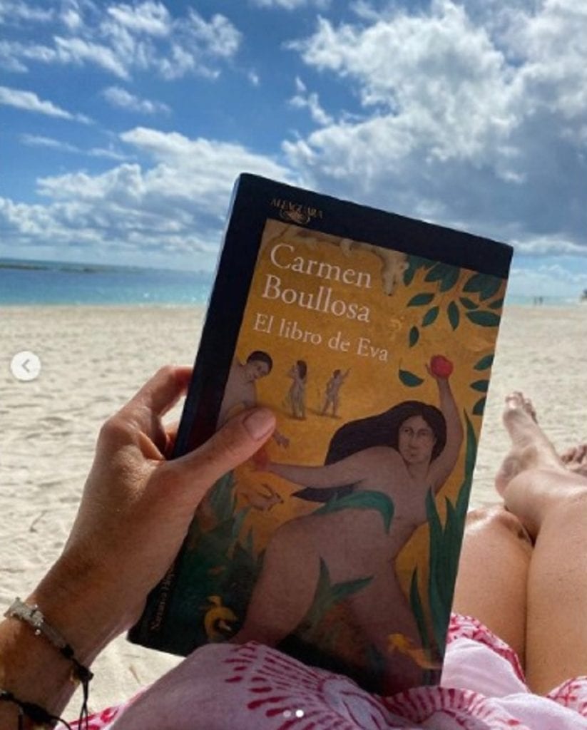 Además, Dominika Paleta señaló :"Soy más feliz, me siento mejor hoy que hace veinte años ... agradecida con mi cuerpo y mente por todo lo que han hecho por mi y lo bien que funcionan .... sin filtro y después de mi detox de dos semanas que valió la pena ... #playa porque aquí la vida es más sabrosa ...".