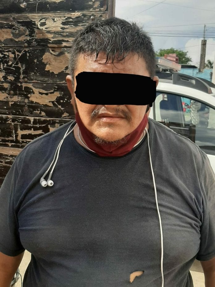 Agentes de la Guardia Nacional y de la Policía Municipal detuvieron hoy a Manuel “N”, quien vendía pirotecnia ilegal desde su vehículo, en la colonia Emiliano Zapata. En total, le decomisaron 200 kilogramos de estos explosivos.