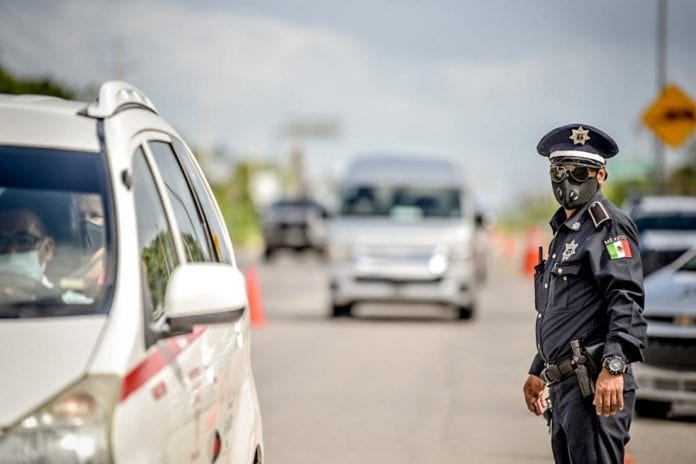 Con el objetivo de cuidar la salud de los tulumnenses y turistas, el presidente municipal de Tulum, Víctor Mas Tah, instruyó el reforzamiento de las medidas de prevención y concientización sanitaria en los tres filtros de entrada a la ciudad para prevenir contagios de Covid 19, previo a la temporada vacacional de decembrina.