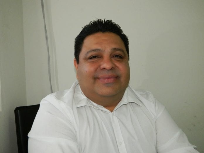 El regidor Orlando Muñoz Gómez acusó a sus colegas que no asistieron a las mesas de trabajo para analizar la aprobación de la Ley de Egresos del Ayuntamiento de Solidaridad 2021, como “ignorantes y flojos”.