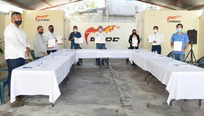 La clase trabajadora es la fuerza que impulsa la economía de Puerto Morelos y es, además, la que con su amabilidad y profesionalismo mantiene al destino en la preferencia de los vacacionistas, destacó la alcaldesa Laura Fernández Piña, quien celebró los convenios firmados hoy entre la Confederación Revolucionaria de Obreros y Campesinos (CROC), con empresas de la salud y servicios funerarios.