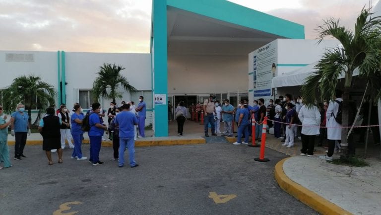 Exigen pago de “bono Covid” los trabajadores del Hospital General de Chetumal