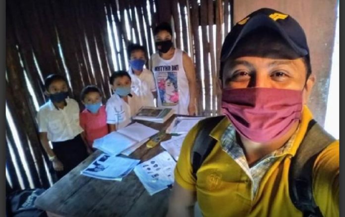 Un maestro de Yucatán fue reconocido a nivel nacional gracias a su destacada labor durante la pandemia por Covid-19. Imagen: Itzel Chan de Noticaribe