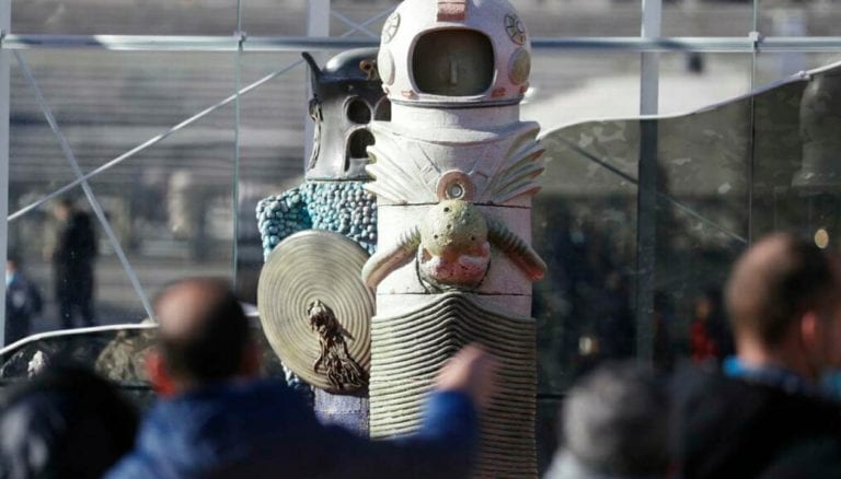 Critican pesebre ‘futurista’ en el Vaticano; aparece un astronauta y “Darth Vader”