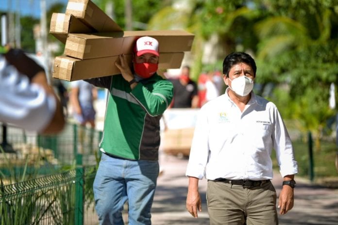 Con una campaña de concientización sobre la urgencia de mantener las medidas de higiene y así prevenir rebrotes de Covid-19, dio inicio la Caravana de Servicios que emprende el presidente municipal de Tulum, Víctor Mas Tah, quien este martes visitó la delegación de Akumal junto con las diversas direcciones que acercan la atención a la población con la finalidad de que no se trasladen a Tulum en caso de requerir un servicio o hacer un trámite.
