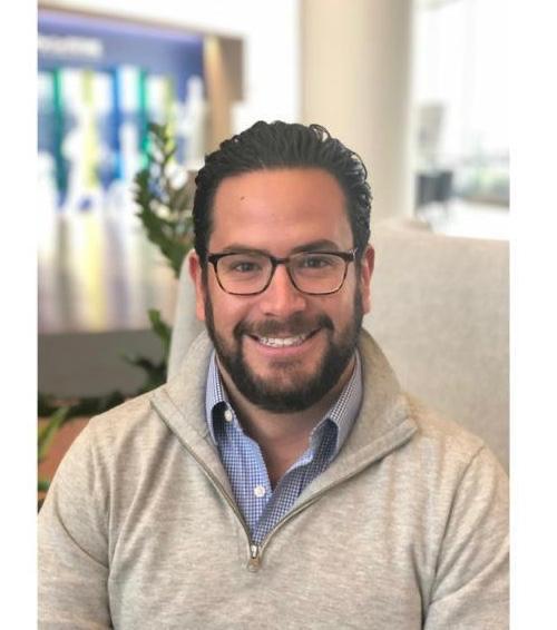 "El tabaquismo afecta al consumidor y también a las personas que aspiran el humo. El alcoholismo altera la conciencia y puede ocasionar accidentes viales, violencia y problemas en la salud. Sabemos que ambos son problemas graves y se normalizan en las familias", dijo el Dr. Francisco Medrano.