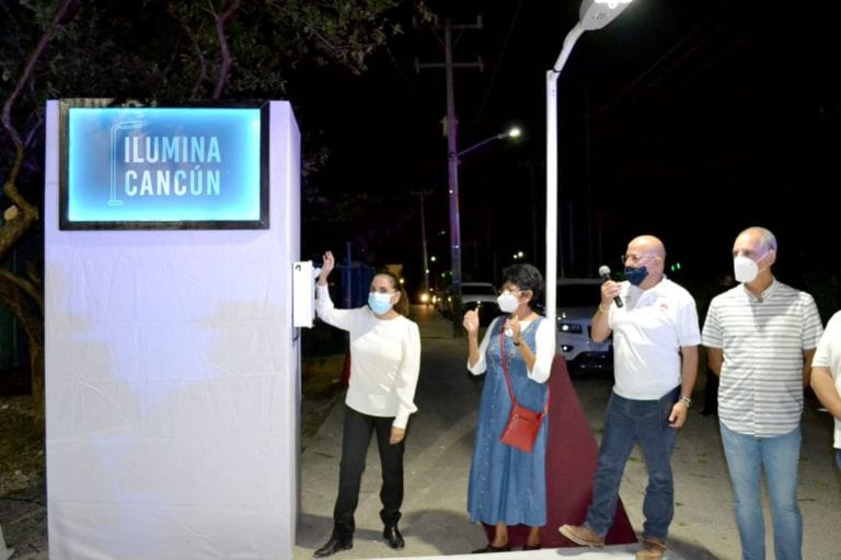 La iluminación de las vialidades del municipio es parte fundamental para garantizar una mejor calidad de vida; por ello, el Ayuntamiento de Benito Juárez continúa llevando el programa “Ilumina Cancún” a todos los rincones de la ciudad.