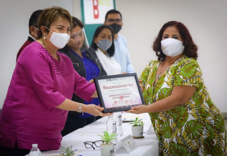 Entregan en Solidaridad reconocimientos a asociaciones civiles por defensa de derechos humanos