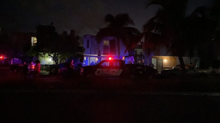 Una mujer llegó a su casa desde el trabajo sólo para descubrir a su esposo colgado sin vida, en el fraccionamiento Villas Riviera de esta ciudad.