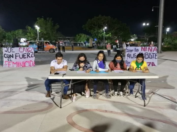 A un mes de la represión policiaca en contra de una marcha feminista, cuando los manifestantes fueron dispersados a disparos afuera del Palacio Municipal de Benito Juárez, un grupo de jóvenes anunciaron su constitución en un “comité de víctimas”, además de lanzar un pliego petitorio en donde piden castigo a los responsables, entre muchas otras acciones.