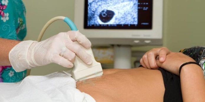 En sesión ordinaria, el pleno de la XVI Legislatura del Congreso del Estado votó por la realización de foros para que ciudadanos puedan debatir en torno a la propuesta de despenalizar el aborto hasta las 12 semanas de gestación, iniciativa actualmente en comisiones y que así queda postergada hasta abril del año próximo.