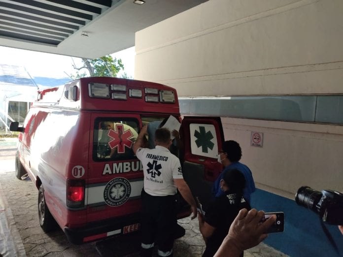 Sujetos armados hirieron de bala a Lennys Jazmín N., ex policía municipal, quien acaba de ser liberada de la cárcel, donde estuvo recluida por el asesinato de Raúl Encalada Burgos, empresario de cortinas, ocurrido en 2012. Otra persona también resultó lesionada en el ataque.