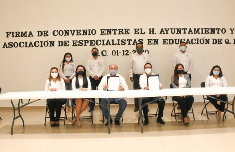 Firma Puerto Morelos convenio de colaboración con especialistas en educación