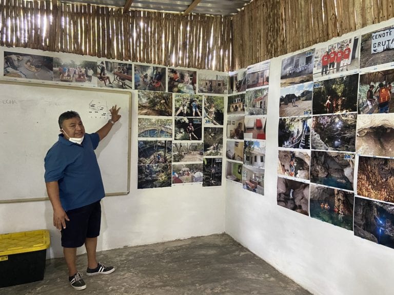 Carina Arvizu Machado, Directora de Desarrollo Urbano del Tren Maya informó en sus redes sociales que ayer sábado sostuvieron una reunión en la comunidad de Nuevo Xcan, Lázaro Cárdenas para hablar sobre los proyectos comunitarios que traerá el Tren Maya.
