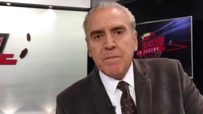 Le dan con todo en redes a Carlos Albert luego de que se confundiera al ver la repetición de un partido, pensando que era en vivo