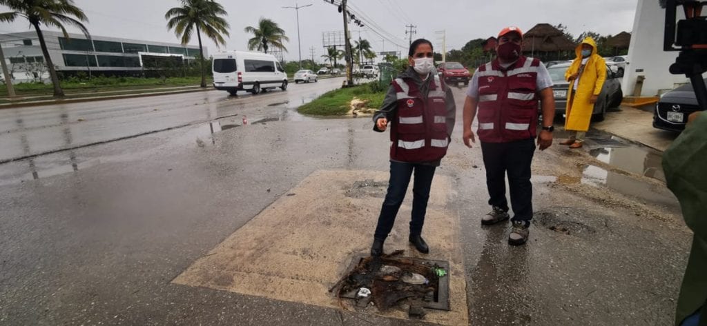 Entrevistada en el Palacio Municipal durante sus actividades, la Presidente Municipal, Mara Lezama, informó que desde temprana hora se activaron más de 150 trabajadores distribuidos en diferentes puntos de la ciudad para esa labor.