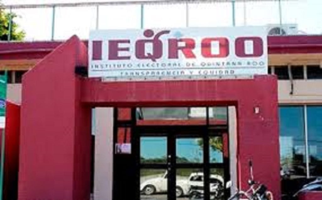 Fue con una votación de 5 a 2 en cada punto, con la cual se aprobó la consulta que promueve la senadora Marybel Villegas, y que no tiene validez alguna. Es simplemente una estrategia para promover su carrera política, a la que ahora el Ieqroo le dio el visto bueno.