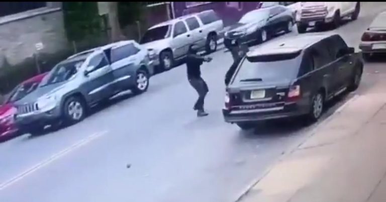 El asesinato del rapero Triple Beanz quedó grabado por cámaras de seguridad. Mira las impactantes imágenes