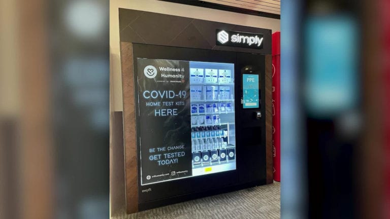 Aeropuerto de EEUU vende pruebas rápidas de COVID-19 en máquinas expendedoras