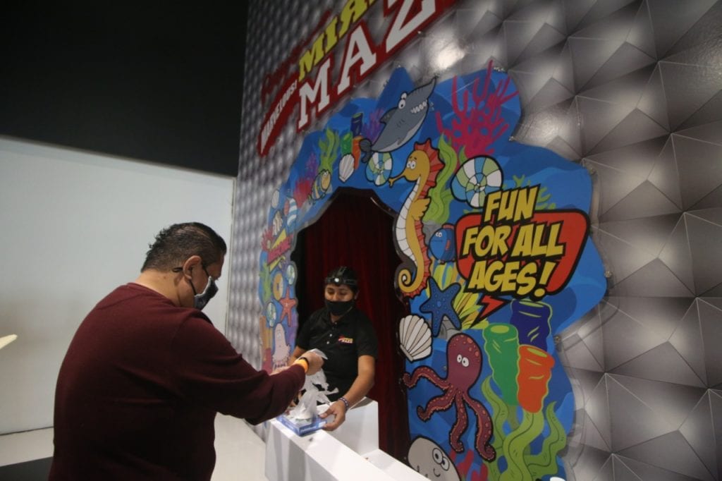 Se teme que la gente no acate las medidas de prevención cuando acude a las plazas comerciales para evitar contagiarse