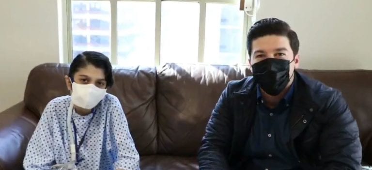 Samuel García también visita a joven que requiere trasplante de pulmón, donó 50 mil pesos