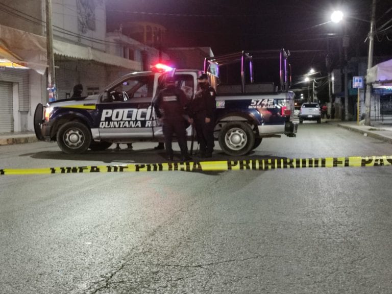 Ejecutan a mujer mientras caminaba con un niño, en El Crucero