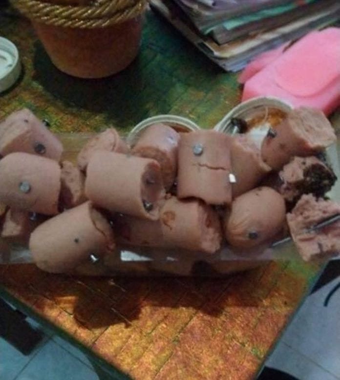 Tiran salchichas con clavos dentro, para matar a perros .
