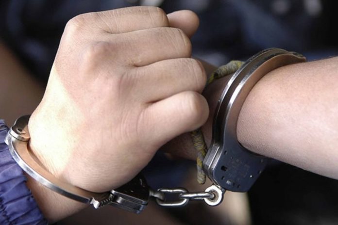 Un sujeto quedó detenido tras amarrar a sus hijastros, rociarlos con gasolina y prenderles fuego, afortunadamente no lo logró.