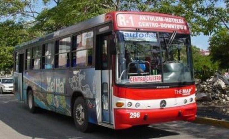 Camioneros se ‘lavan las manos’ del sobrecupo en Cancún; culpan a la ciudadanía