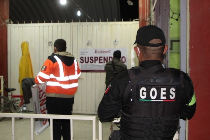 Poco les importó que Ecatepec esté en Semáforo Rojo, a estos cerca de 60 asistentes que estaban en un palenque sin sana distancia.