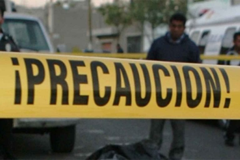 Pasajeros toman la justicia por sus manos y matan a golpes a ladrón en un autobús