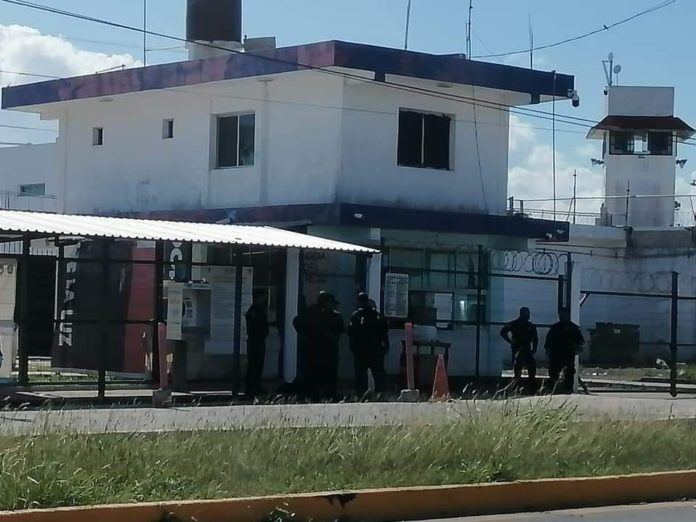 Hubo una riña en el Cereso de Chetumal; todo por una escena de celos; una mujer fue golpeada por su ex pareja, quien se encuentra preso en la capital del estado