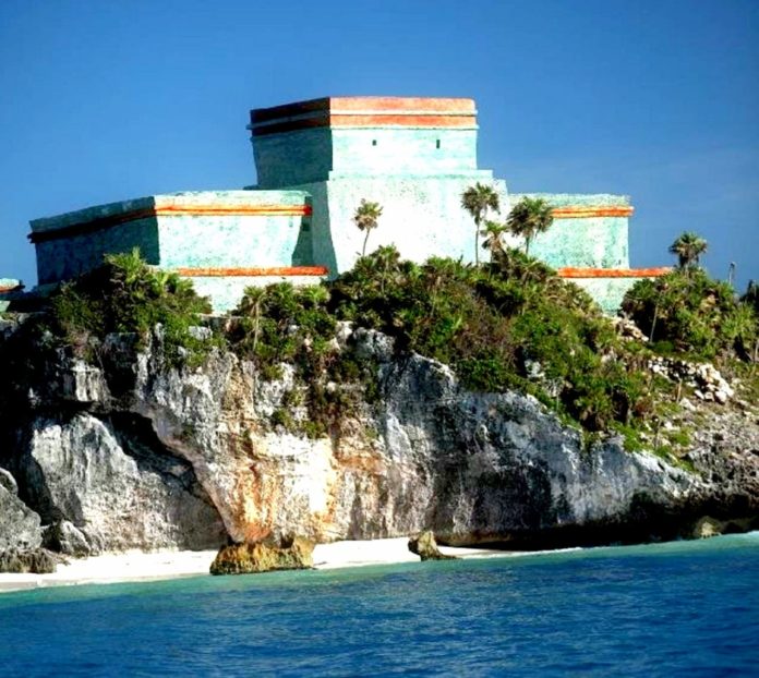 Así se vería el sitio de Tulum con sus colores originales.
