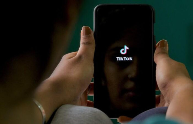 Niña italiana de 10 años muere asfixiada al participar en un reto de TikTok