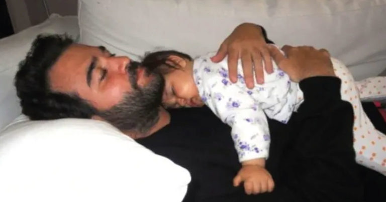 Un hombre se queda sordo y ciego por trabajar demasiado