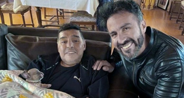 El que fuera el último doctor de Diego Armando Maradona habría falsificado su firma para pedir su historial médico. Entérate a detalle